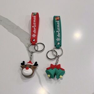 📦 Set of 2 Christmas Keychains